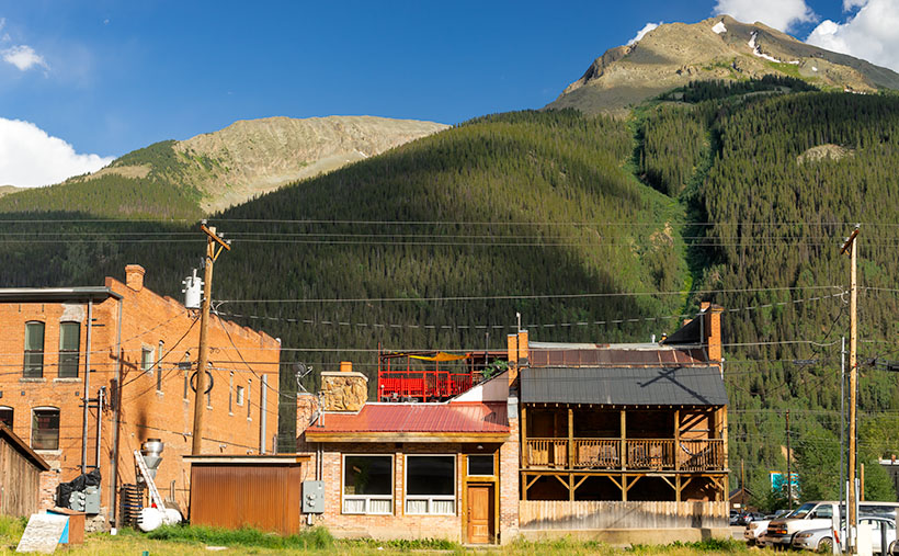 A contemporary view of Kendall Mountain, framed by the vibrant architecture of Silverton’s Main Street.